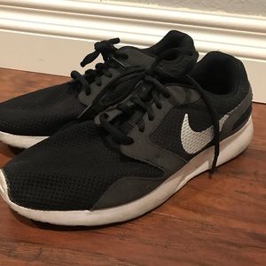 Women's Nike shoe